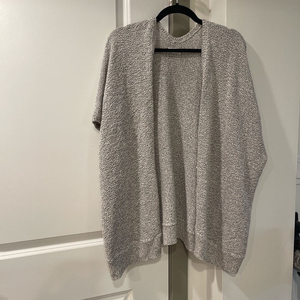 Set of 2 Aritzia cape sweaters - Picture 4 of 6